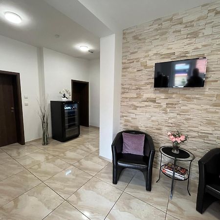 Penzion Sezemice المظهر الخارجي الصورة